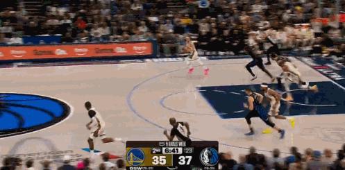 夸张！库明加这记平框空接太炸裂了！
在今天NBA常规赛勇士对阵独行侠的第二节比赛