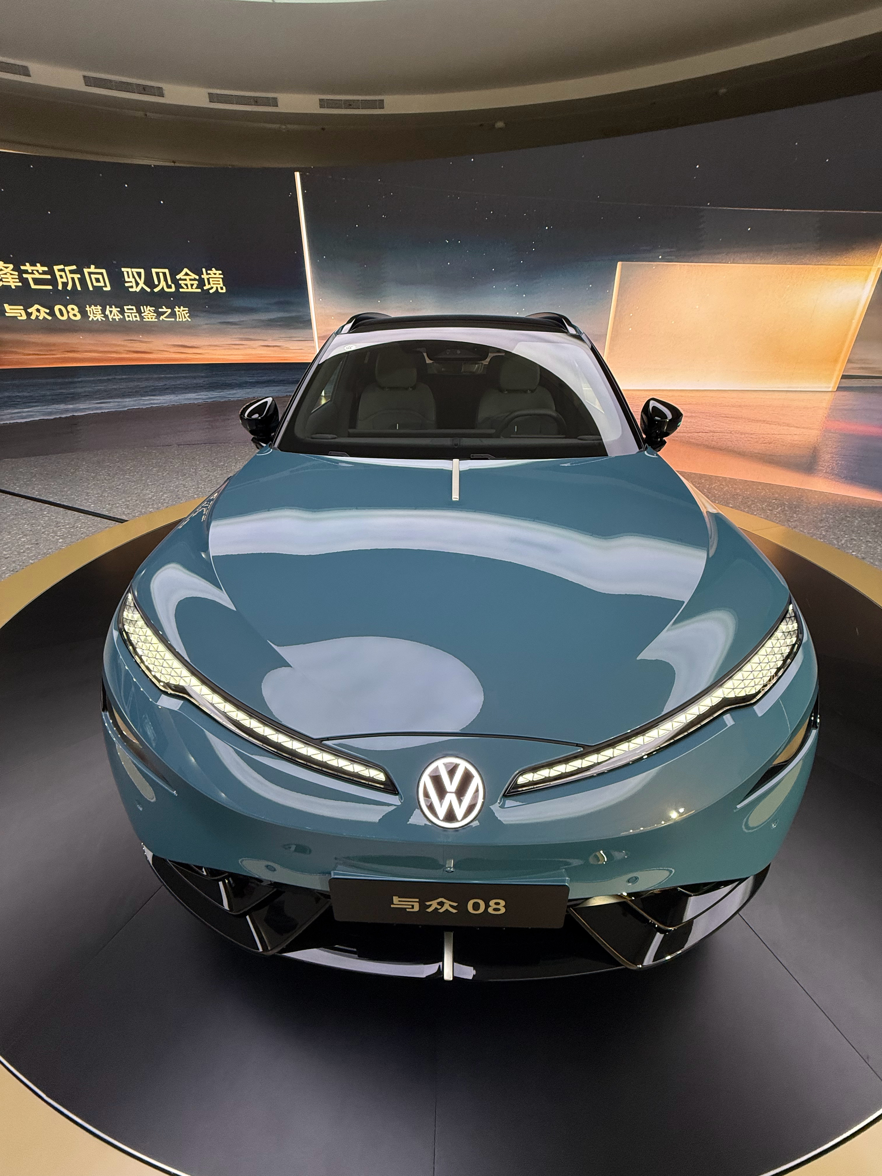 终于见到活的了——金标大众与众08: 德系纯电全尺寸SUV，车长5米+轴距3米；