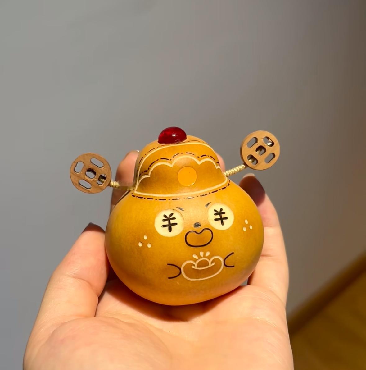 人总需要片刻的快乐，来点亮这日复一日的生活。 