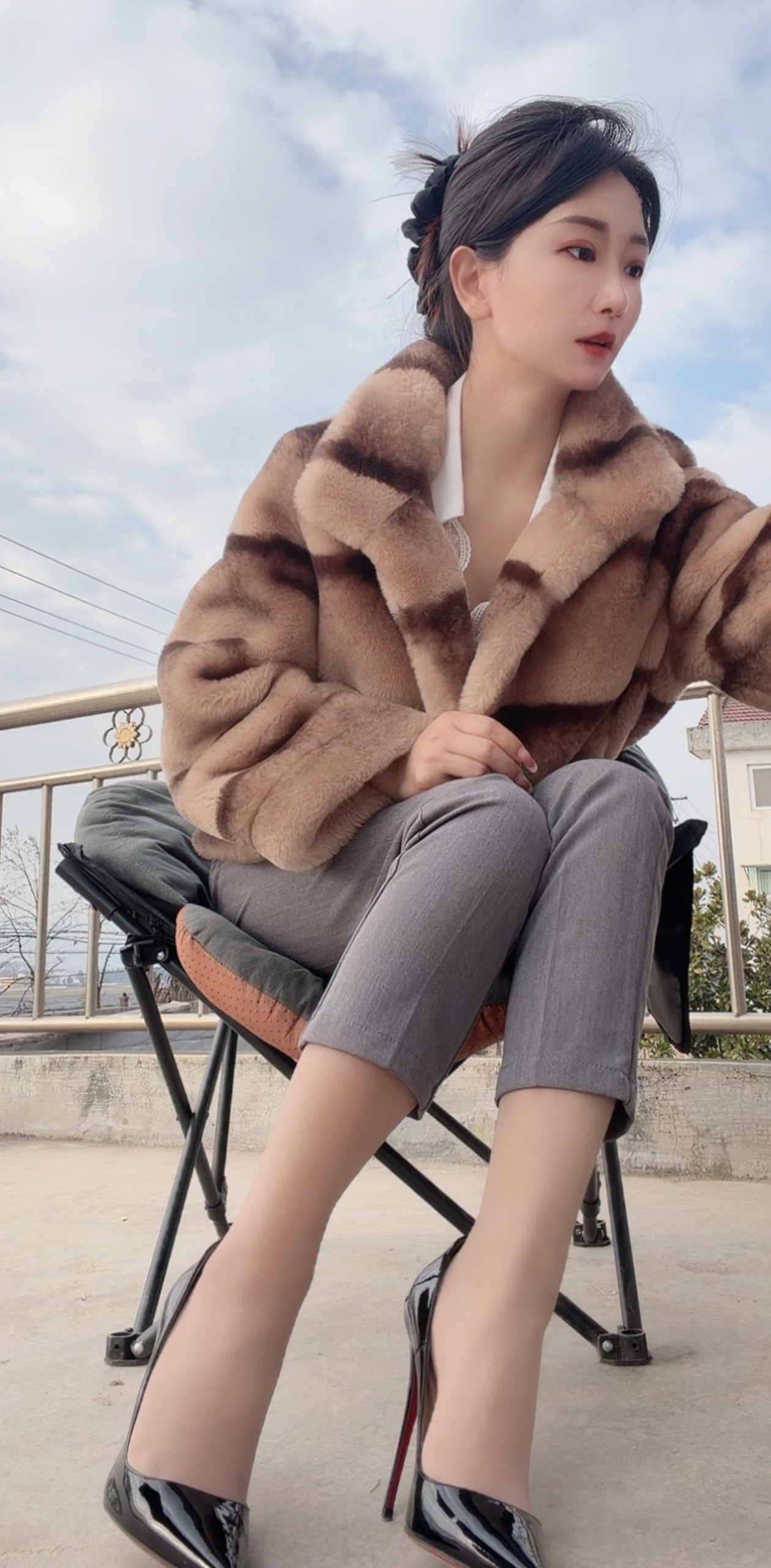 小柔姐姐的肉丝脚脚高跟鞋👠👠 