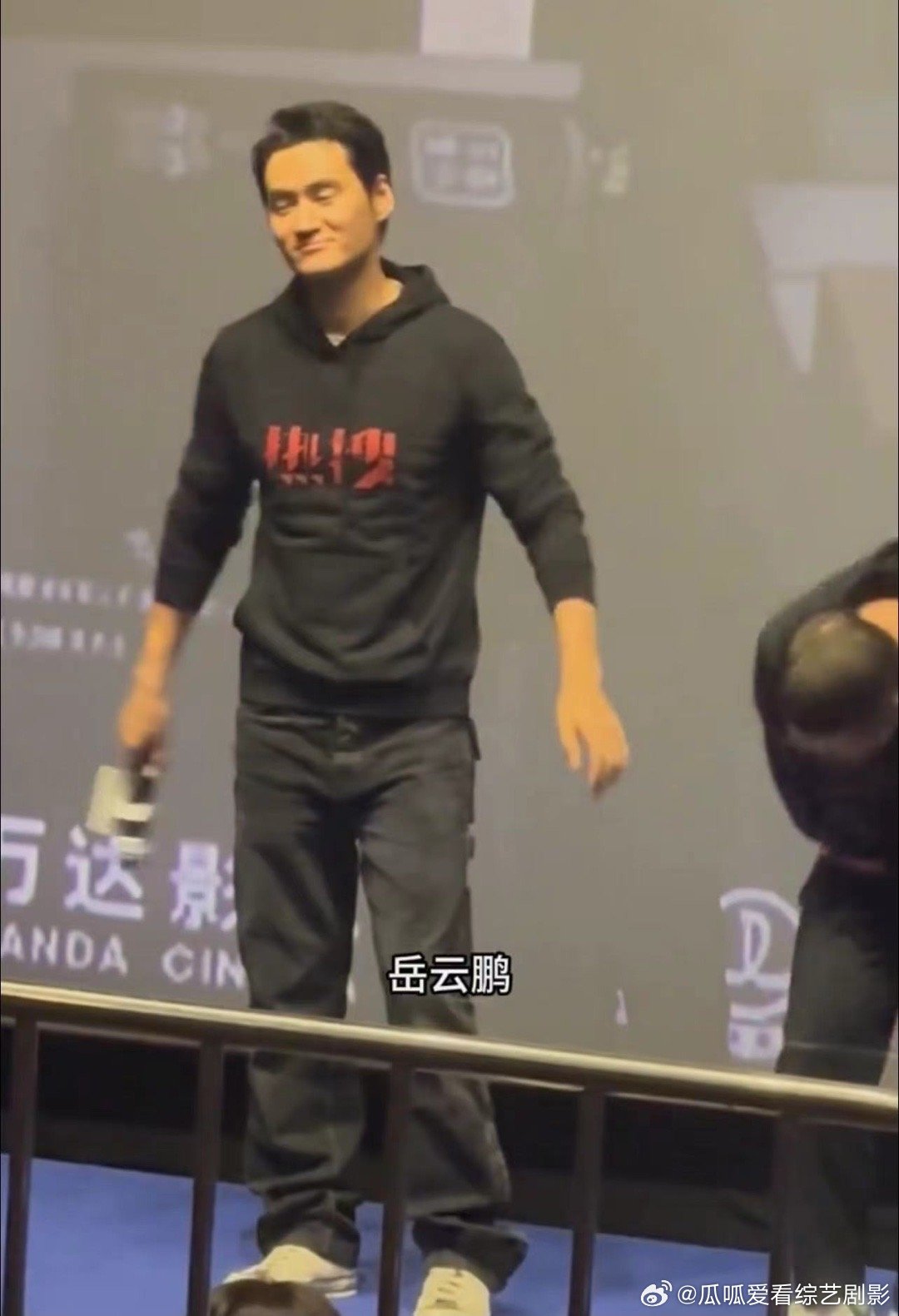 #袁弘岳云鹏驾驭不了# 袁弘被喊成岳云鹏之后表示驾驭不了，真的太真实了吧 ！不过