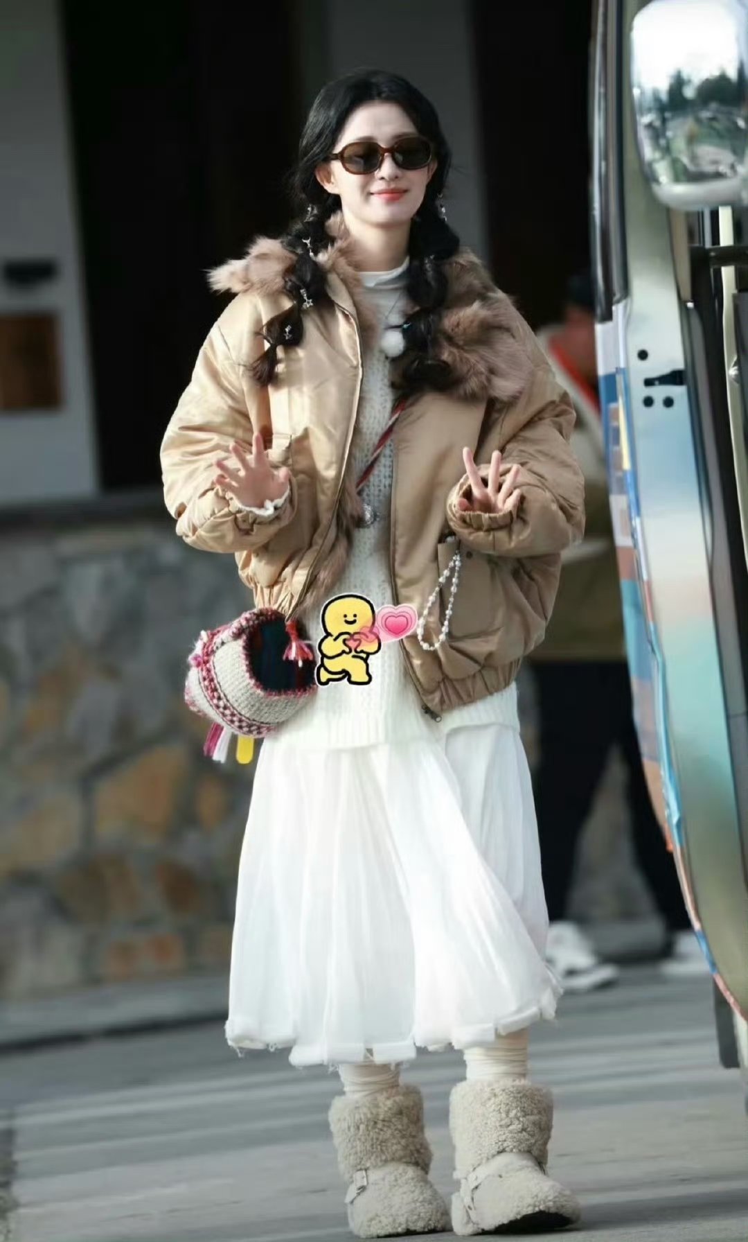 王楚然对白鹿生理性喜欢  谁看跑男路透疯了！王楚然顺手帮白鹿理衣服，这自然劲儿，