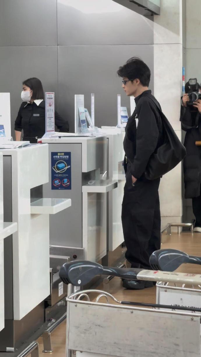 檀健次韩国机场回国路透 檀健次韩国机场回国路透，檀健次仁川机场allblack造