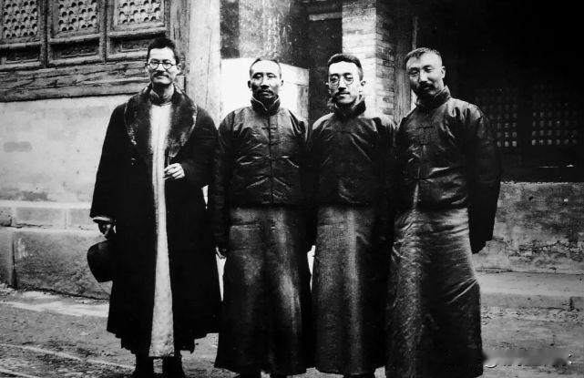 不过，李大钊转变为坚定的共产主义者还是在十月革命爆发后，李大钊开始积极在宣传马克