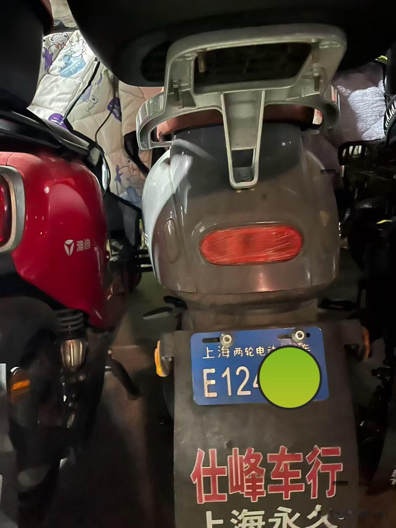 大家平时在小区有没有遇到这样的邻居？
你的电车（电动自行车）刚充上电，还没一会,