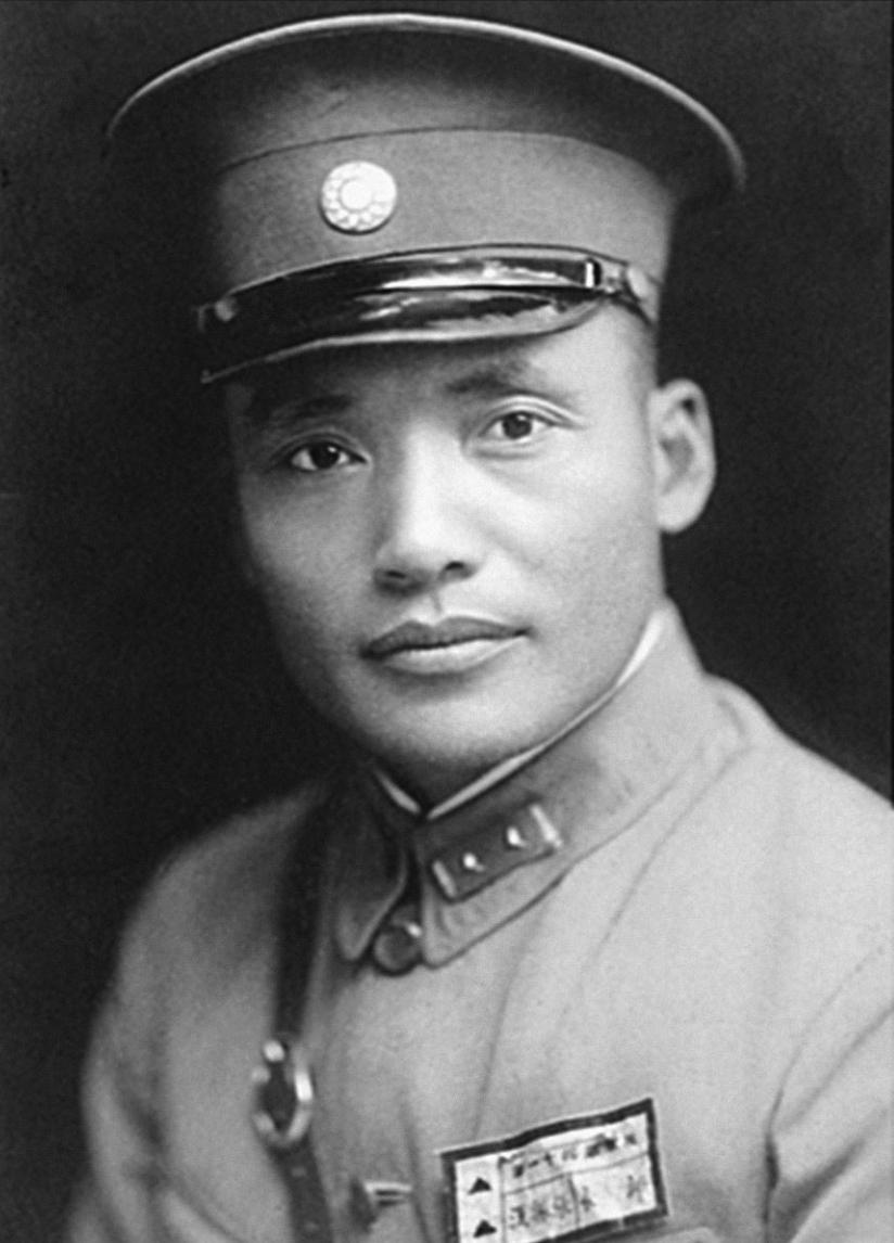 1936年，一名国民党中将作战被俘。他跟着红军走完长征，到了延安，毛主席却对他说
