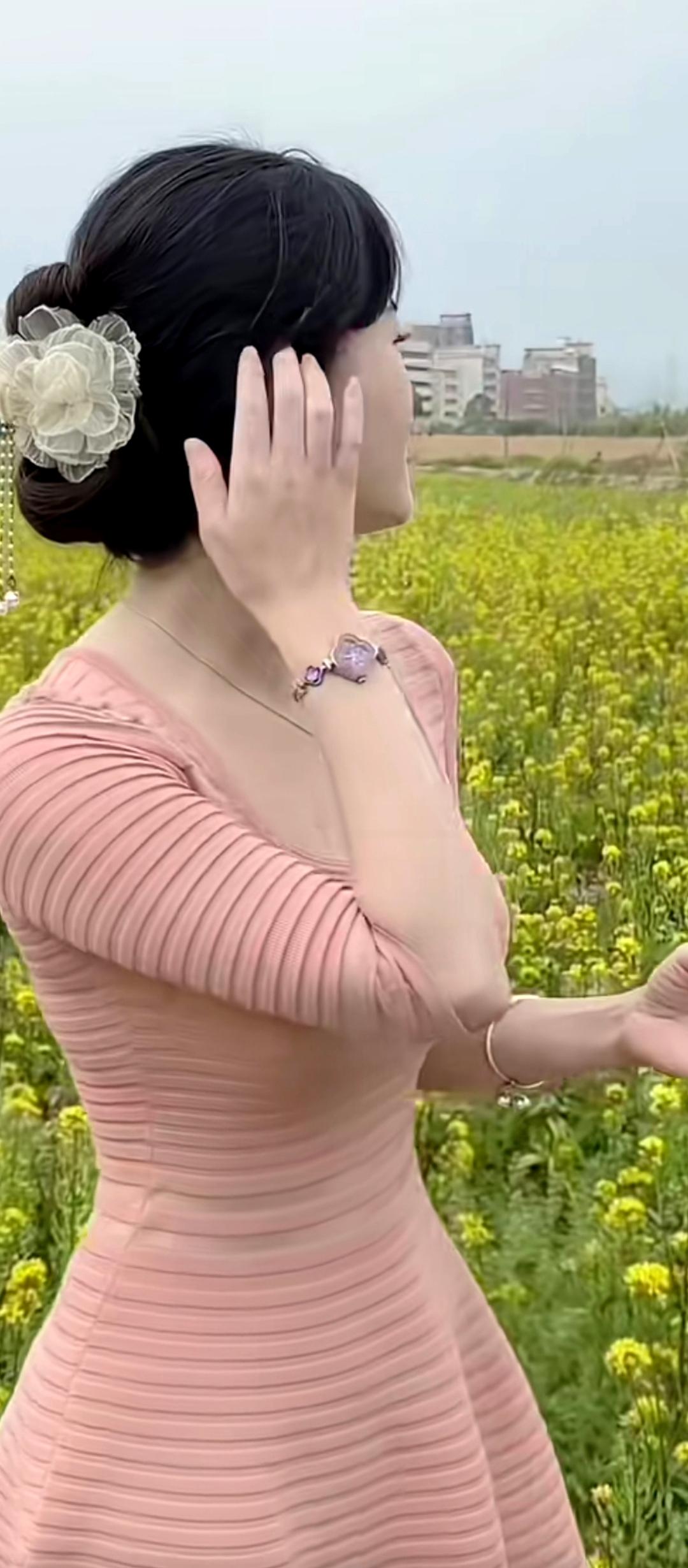 在花田中，感受自然的美好与宁静。