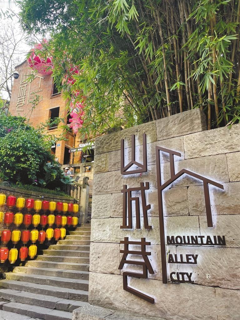 五一小长假，与其奔赴远方看人山人海，不如留在重庆自在躺平。毕竟出去是“人挤人”，