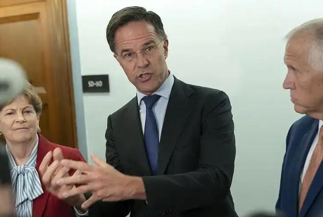 北约秘书长嚣张喊话中国，要求中方给普京打电话，并配合美国向俄罗斯施压，否则后果自