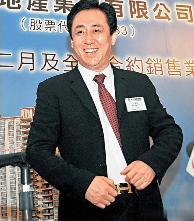 原来的恒大神话，现在被丢进了垃圾桶！曾经的《恒大传奇》，风靡一时，被当做神话一样