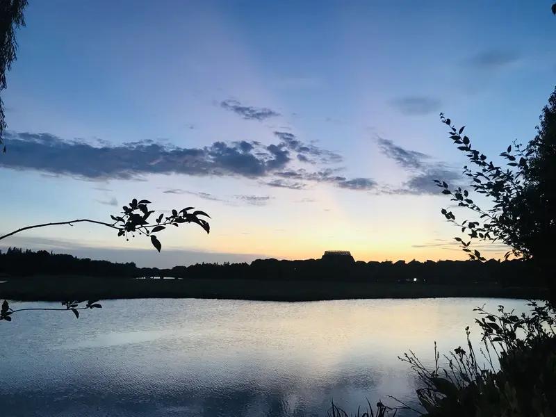 我的苹果17昨晚突然掉电10%！
平时设置的充电上限是95%，一般都是晚上充好后