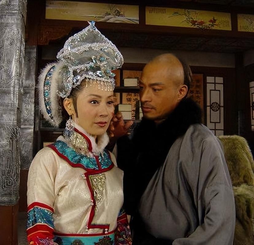 1589年，28岁的努尔哈赤为了拉拢董鄂部落，竟将自己年仅11岁的爱女嫁给27岁