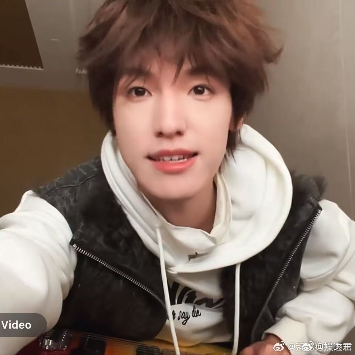 张泽禹大东北是我的家乡张泽禹弹唱大东北是我的家乡 张泽禹的这首《大东北是我的家乡