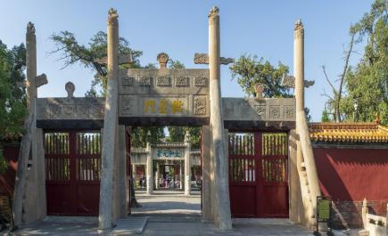 2026年山东高招会上，曲师大招生办给出了明确的预估位次：
提前批公费师范生：建