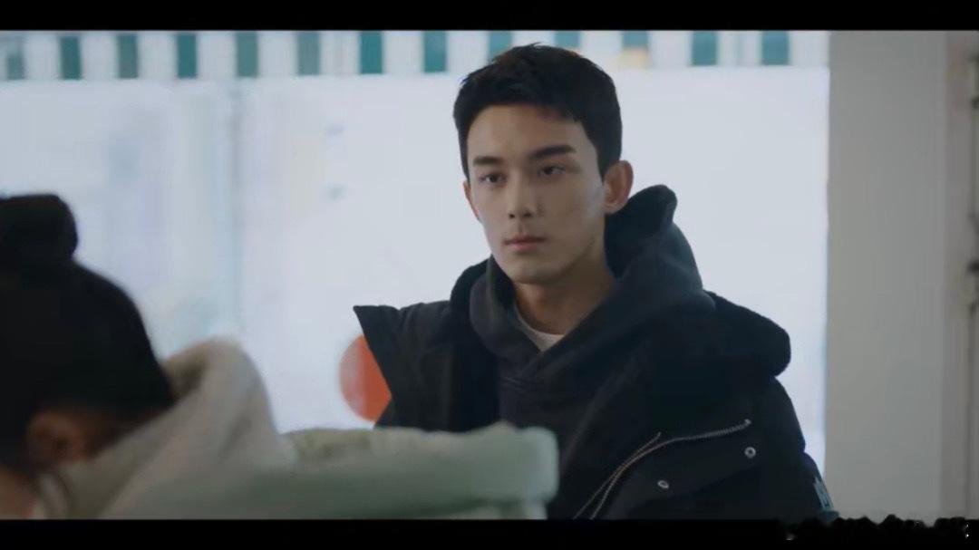 #赵今麦女儿长大了# 是可以非常放心的交在吴磊的手中，同样小情侣的约会，日常在展