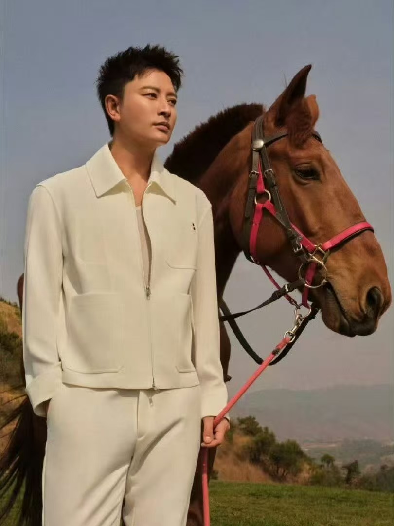 贾乃亮这届爸爸已经开始卷空气了 别的爸爸卷带娃技能，贾乃亮卷空气质量，真可谓是“