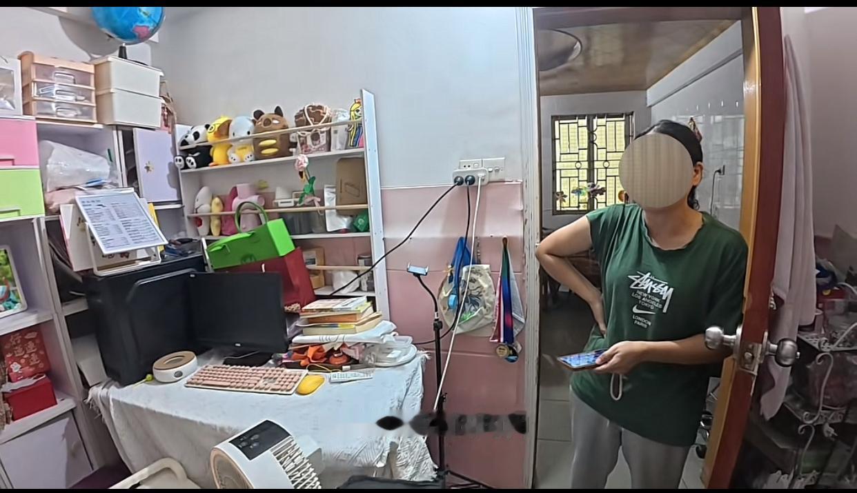 近日广东佛山，一名女子家中空调损坏，联系维修师傅上门维修，师傅告知维修控制板32