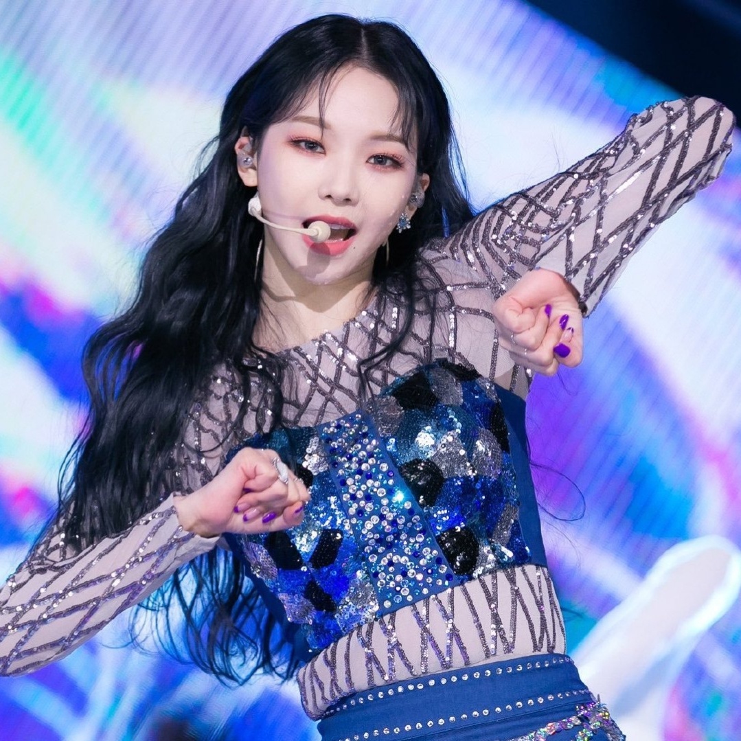 陈泽觉得张元英比柳智敏漂亮陈泽直播直言个人审美更偏爱张元英，同时肯定柳智敏也很优