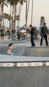 不得不说，
小姐姐玩这个，真的很好看。