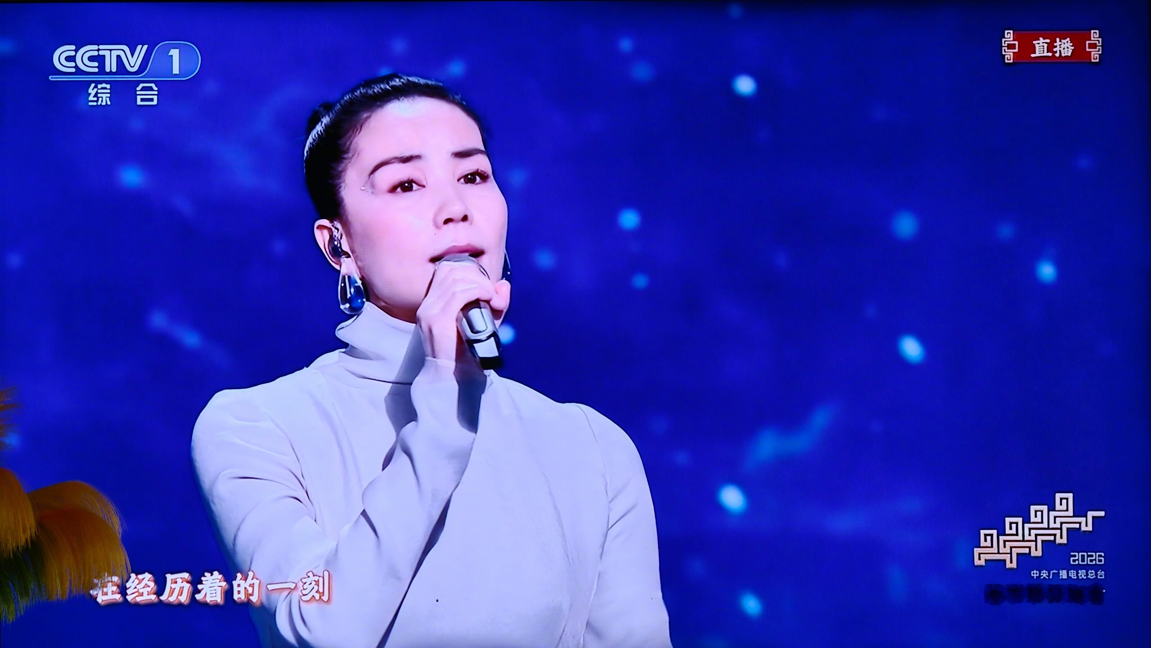 春晚 ZaZasu咂咂苏这首《百年长河不过是你和我在经历着的一刻》浑厚且宏大的感