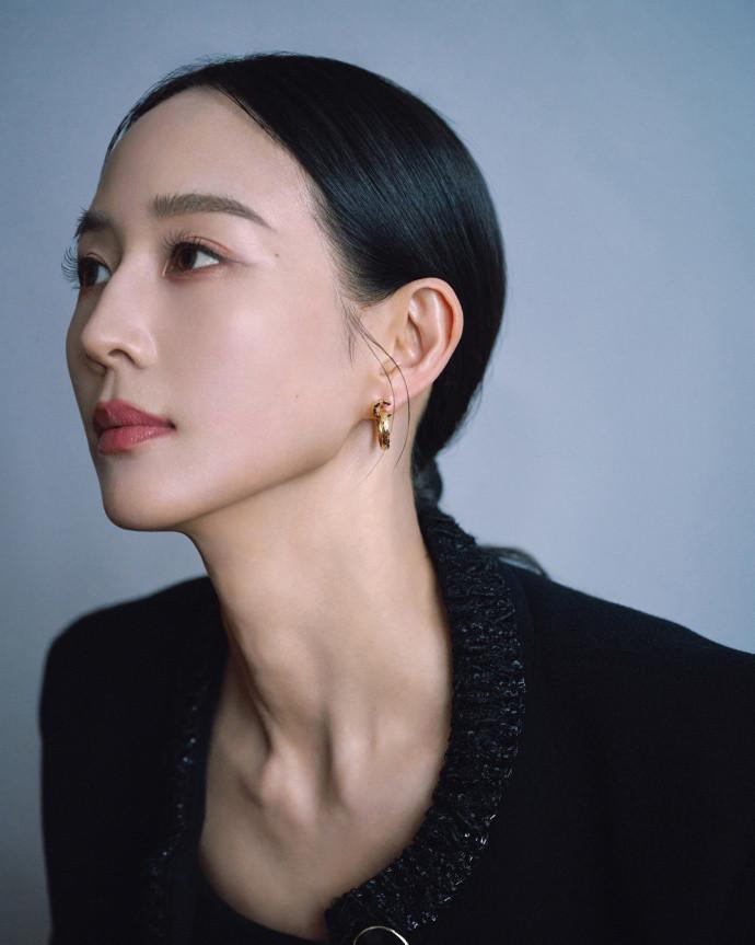 1. 张钧甯秉持不婚的想法，态度十分坚定。她可以接受谈恋爱，但对结婚生子这件事，