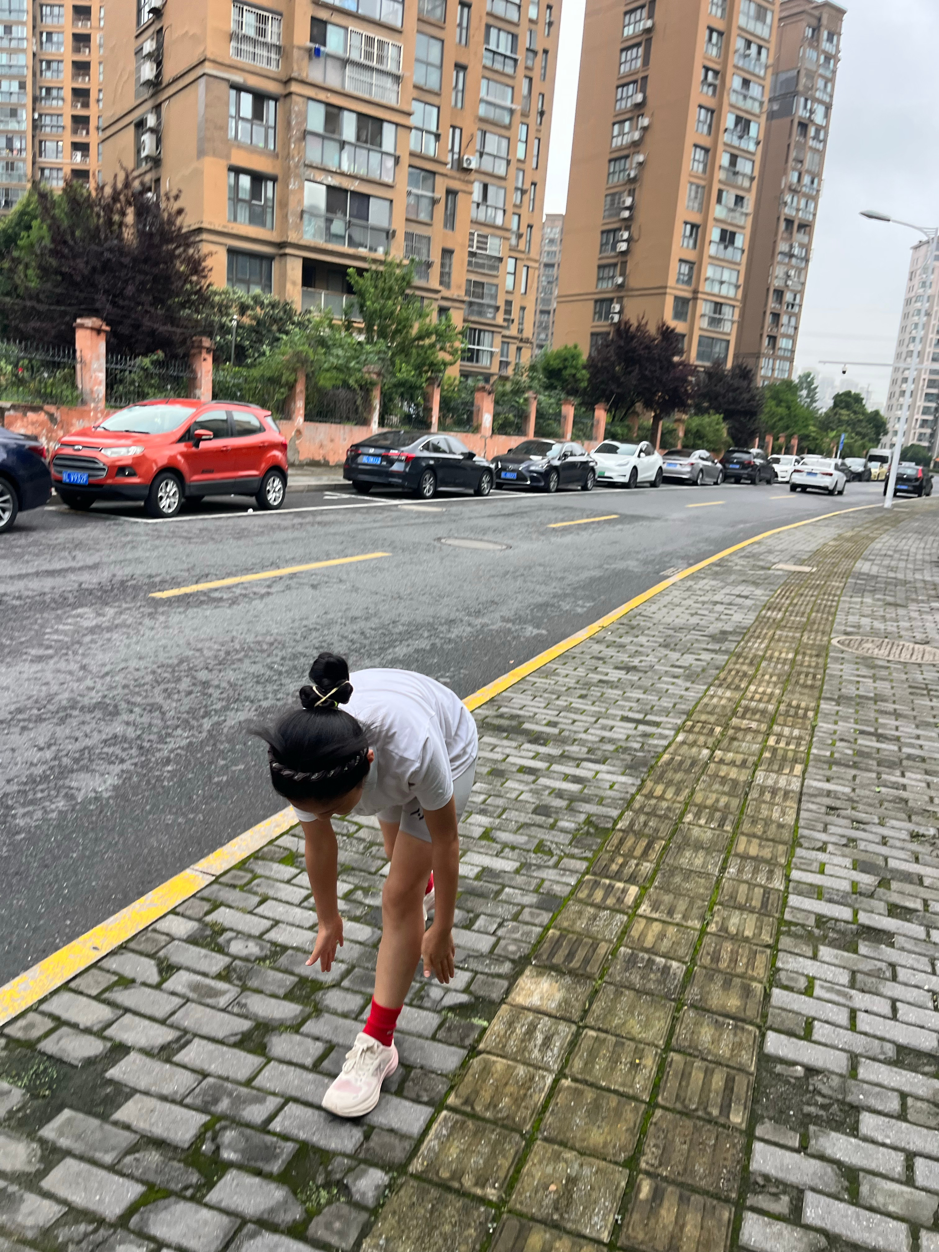 夜跑7.31公里小朋友走了3公里，跑了4公里强身健体只需要50分钟其实30分钟就