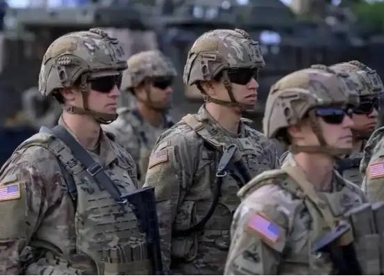 美军没有政委，却能把军队管得服服帖帖，这事儿听起来有点神奇。其实奥秘不在人身上，