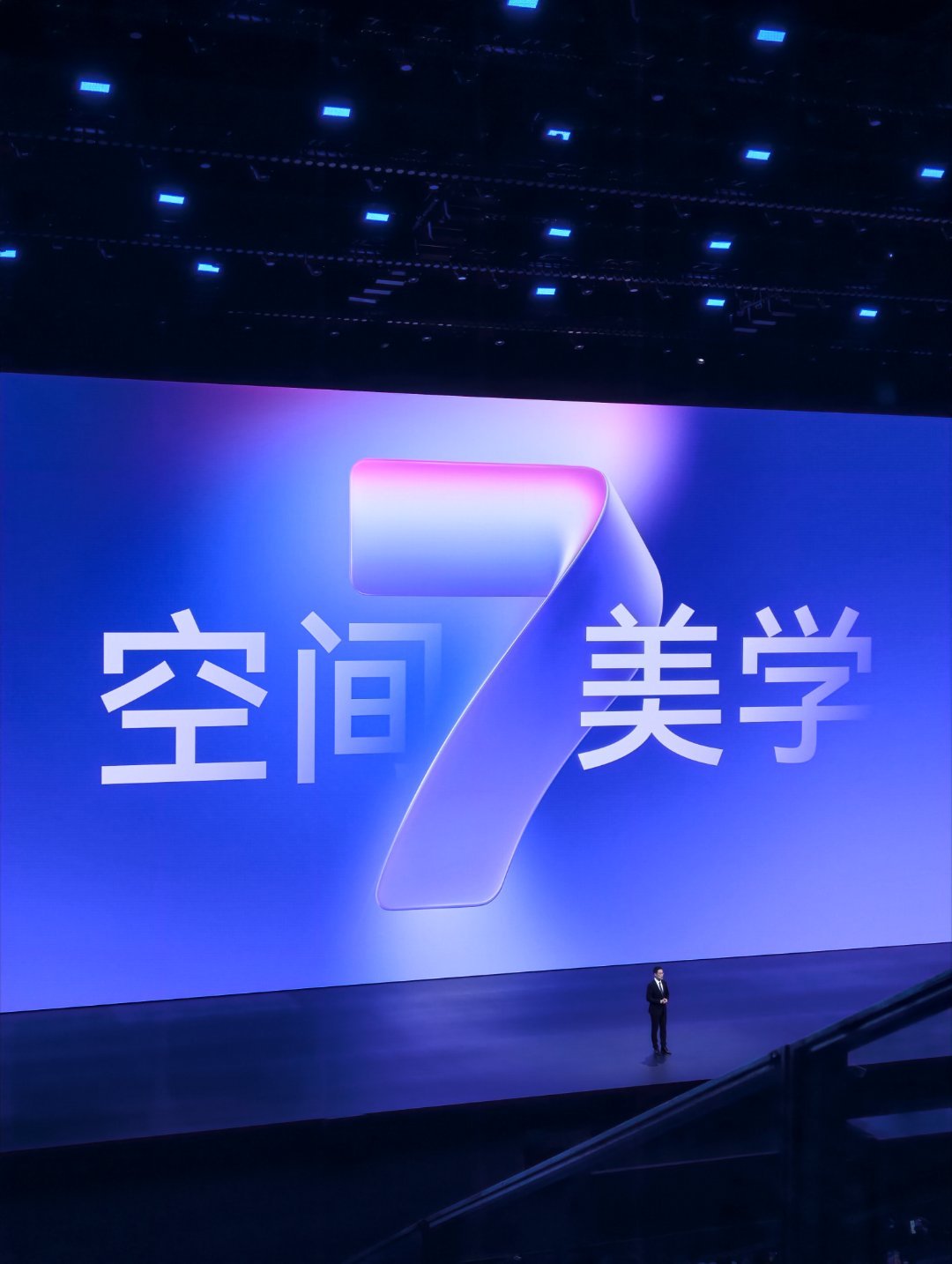 HarmonyOS 7全新的方舟存储引擎加入超空间存储技术，通过去重和压缩释放更