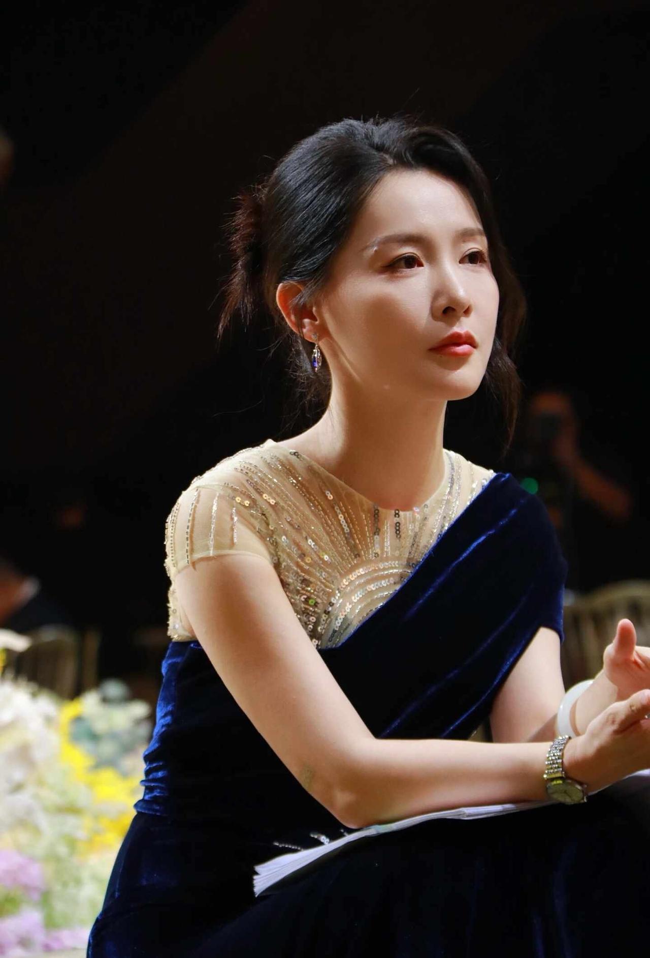 💙💙💙
红镜短剧计划 短剧演员 欢迎来到中女时代