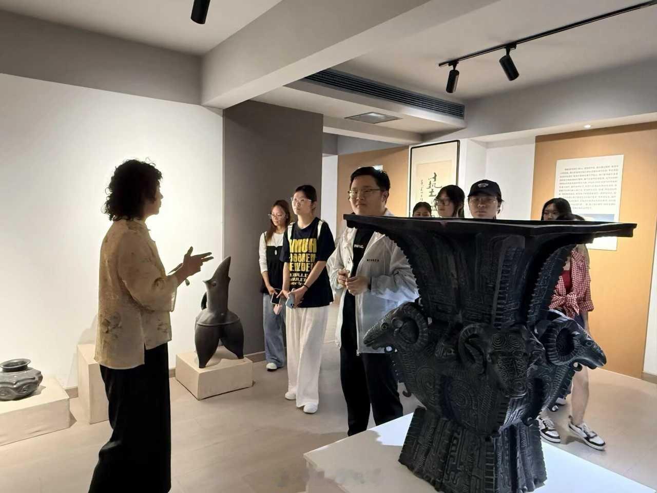 【陶土无言承古意，匠心有韵续今生】为深度挖掘日照黑陶非遗文化内涵，系统梳理传统黑