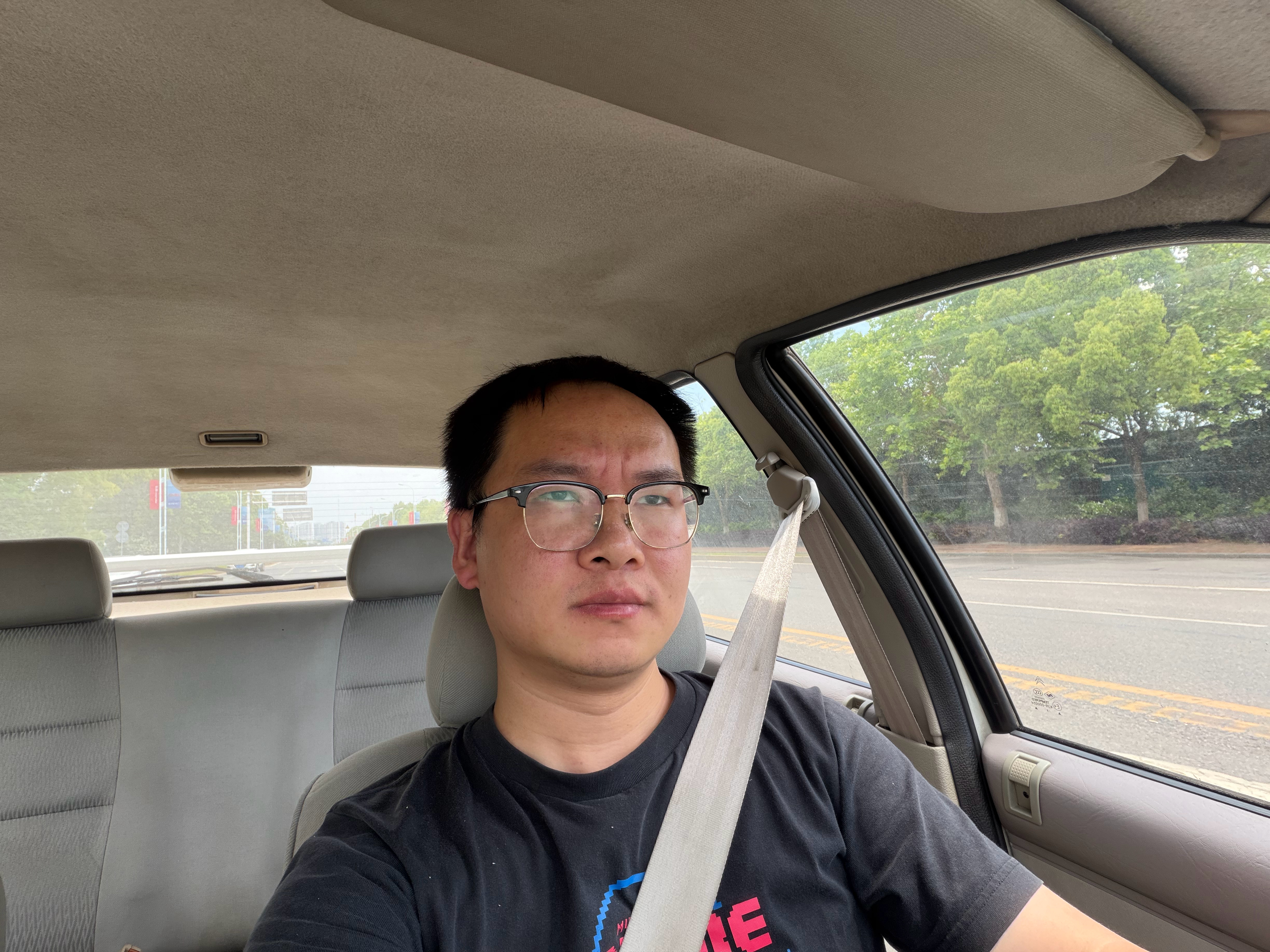 开富康去找玩，我都已经到他家了，他说记错了，是去他工作的地方。行，我再过去找他，