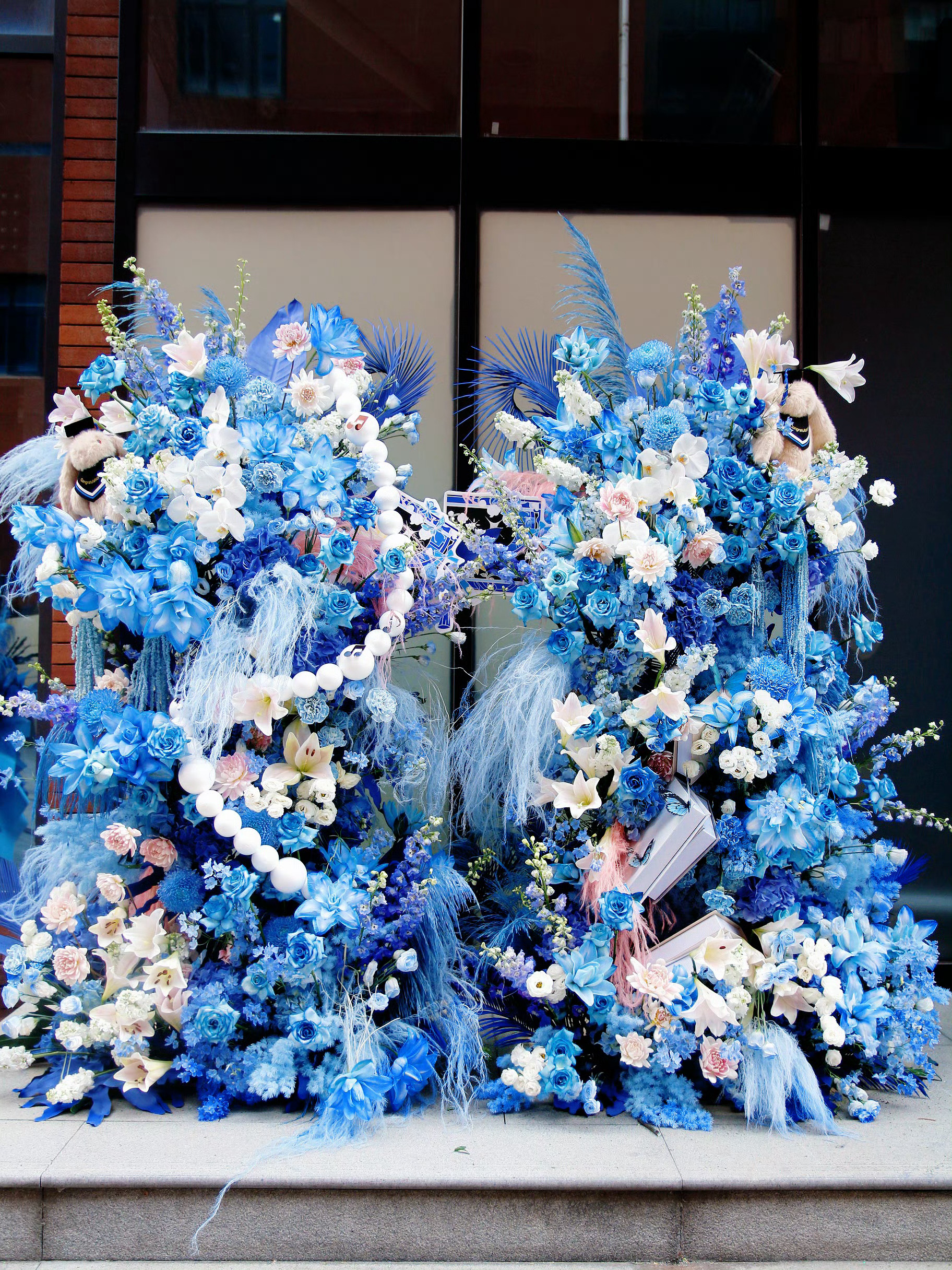 投翔霖粉祝贺峻霖本科毕业快乐，花篮实图翔霖毕业花篮贺峻霖本科毕业应援花篮
