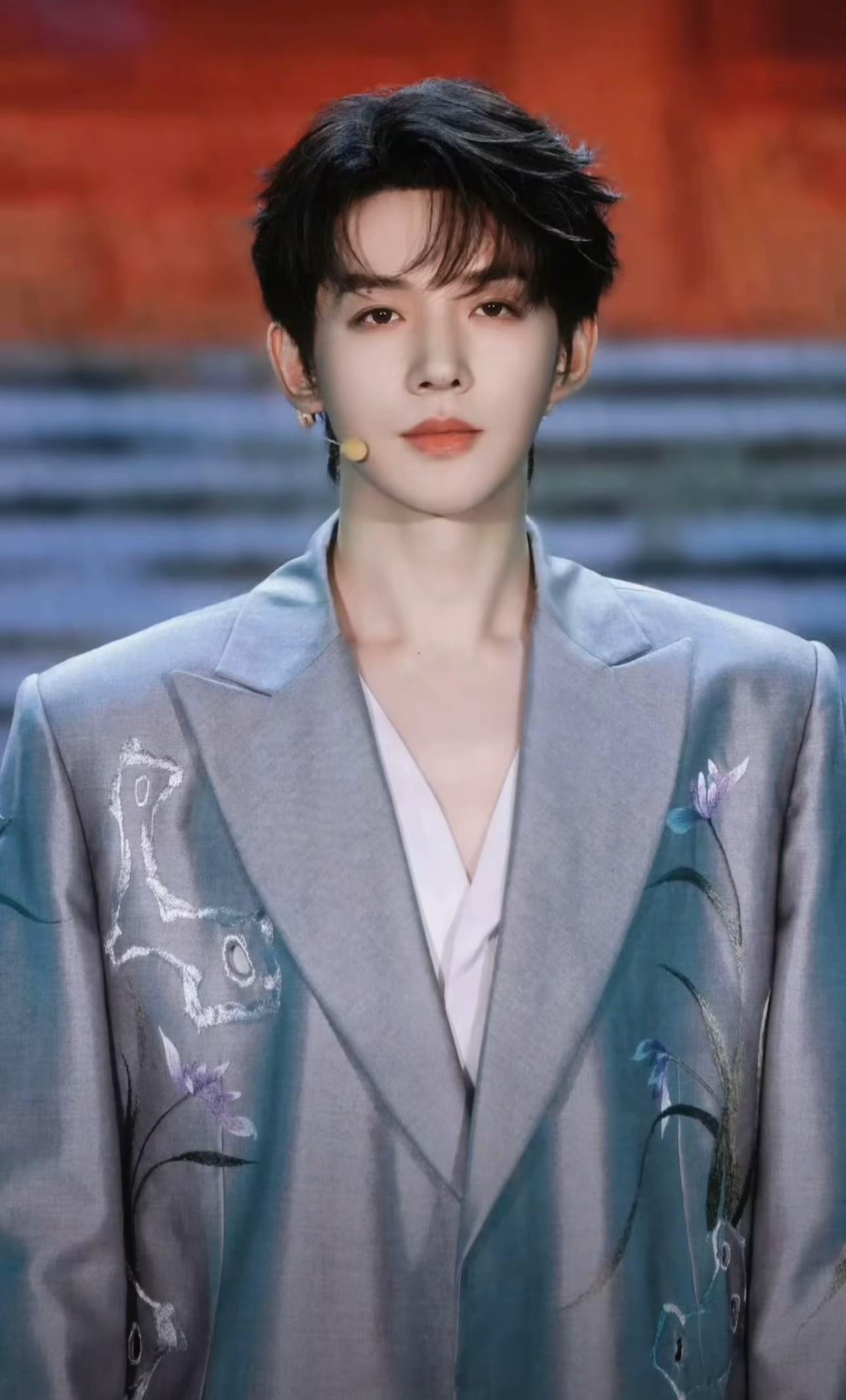 盼望着，盼望着，邓为终于要出现了。真的好期待呀