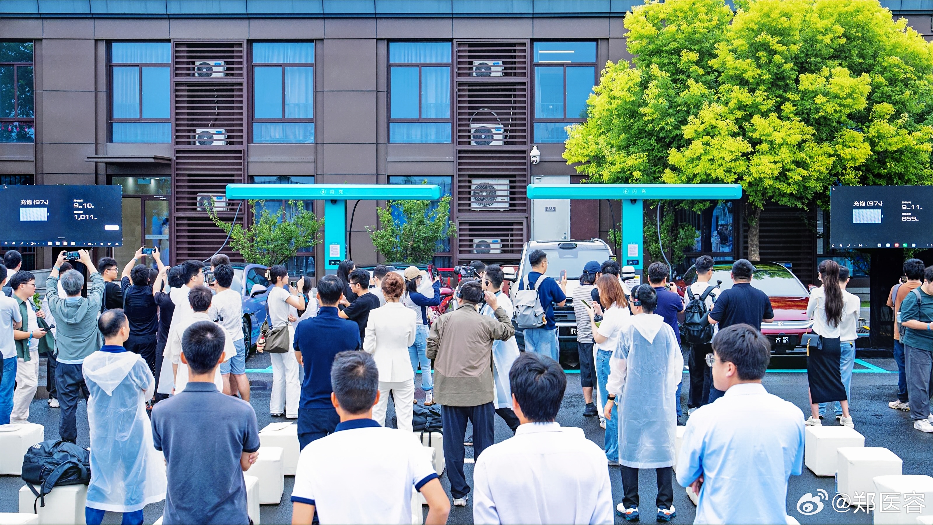 比亚迪高速闪充站达2000座，京沪高速闪充全线贯通9月24日，比亚迪第2000座