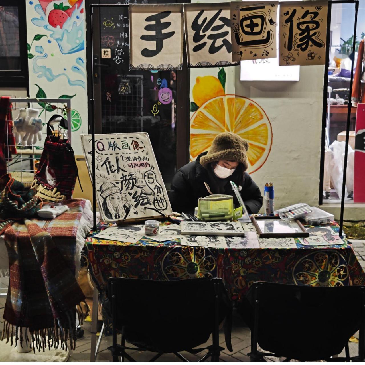 平江路夜未央。苏州核心地带，别处情形如何，不得而知。市井生活 城市里的烟火气 人