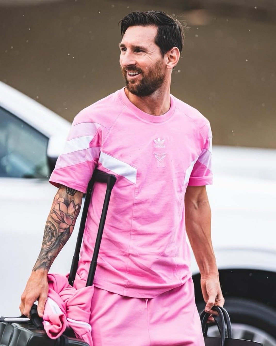 梅西[超话]  下一站：西雅图✈️  联赛杯决赛见！顺利健康，敲敲敲！西雅图海湾