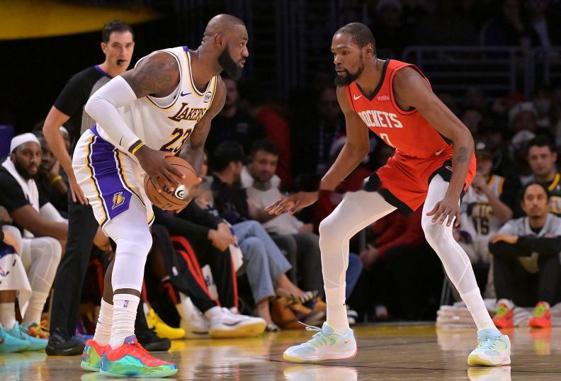 近日前NBA球星乔·约翰逊、约什·史密斯和杰雷米·帕戈录制了《Nightcap》