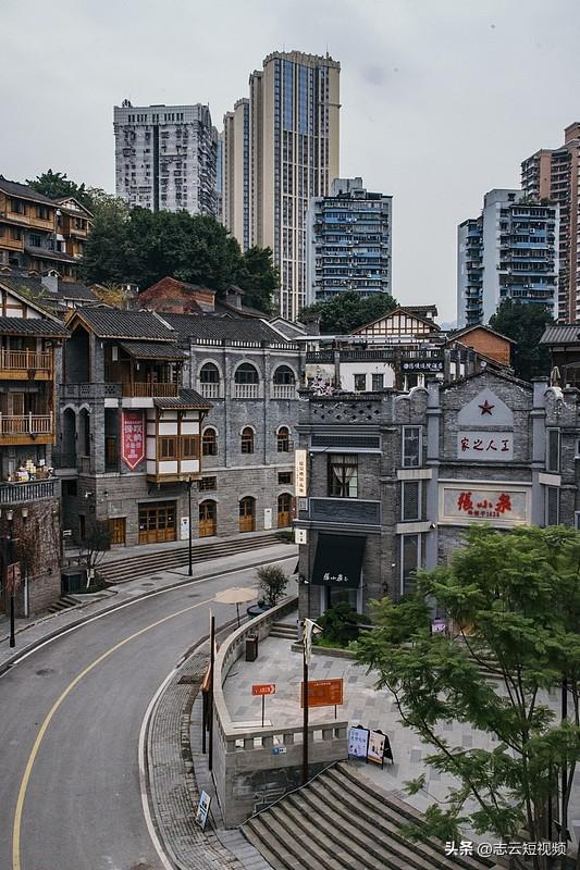 看着重庆老旧街巷翻新，留住回忆也方便生活
不少老街巷迎来改造升级，路面修整，墙面