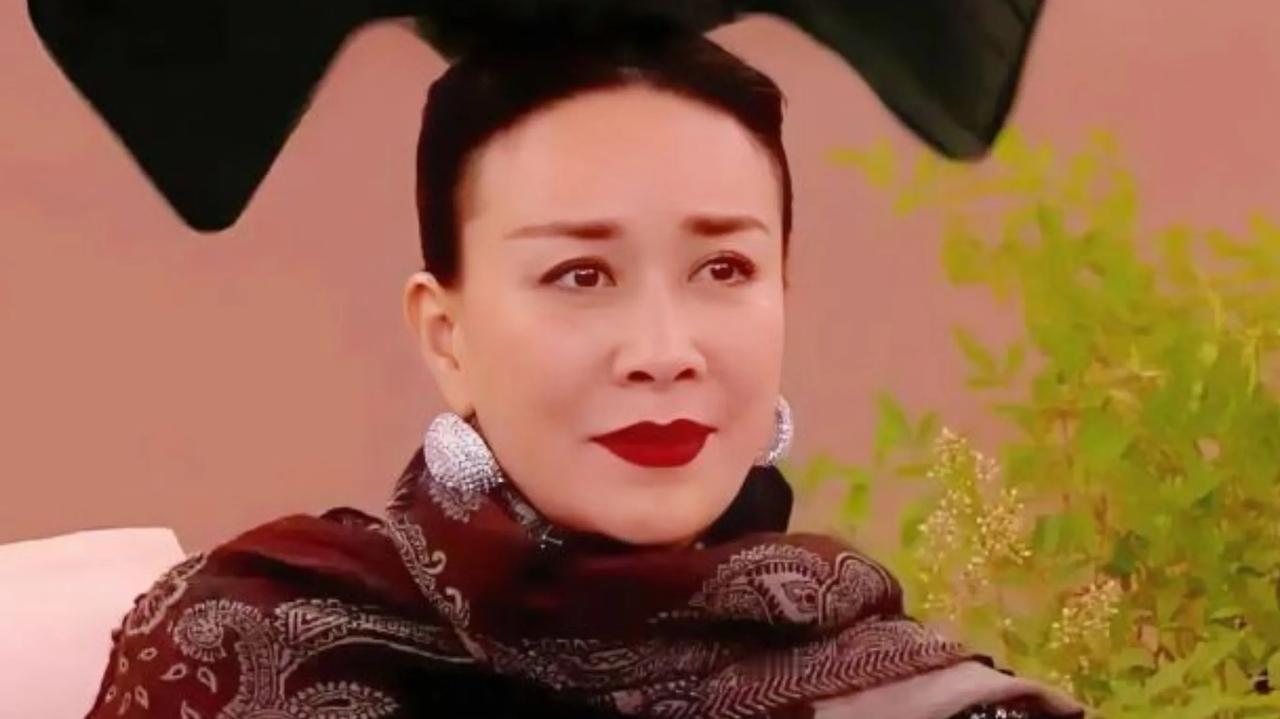 歌手2024首播后，拯救那英，拯救华语乐坛成了高搜词。原因是作为华语乐坛的大姐大
