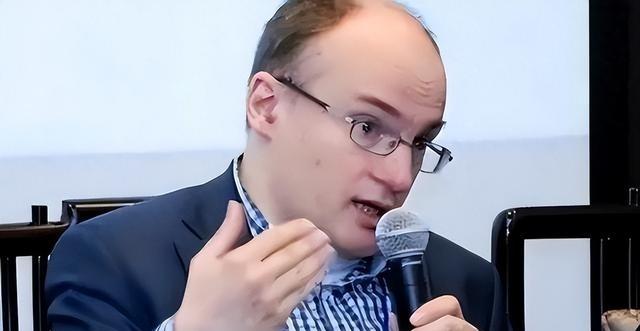 俄罗斯军事专家说，中国现在许多武器在海陆空方面都超过美国，唯一的短板就是缺乏实战