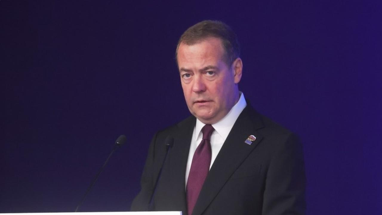 梅德韦杰夫就美国欲吞并格陵兰发表评论
 
 
俄罗斯联邦安全会议副主席德米特里·