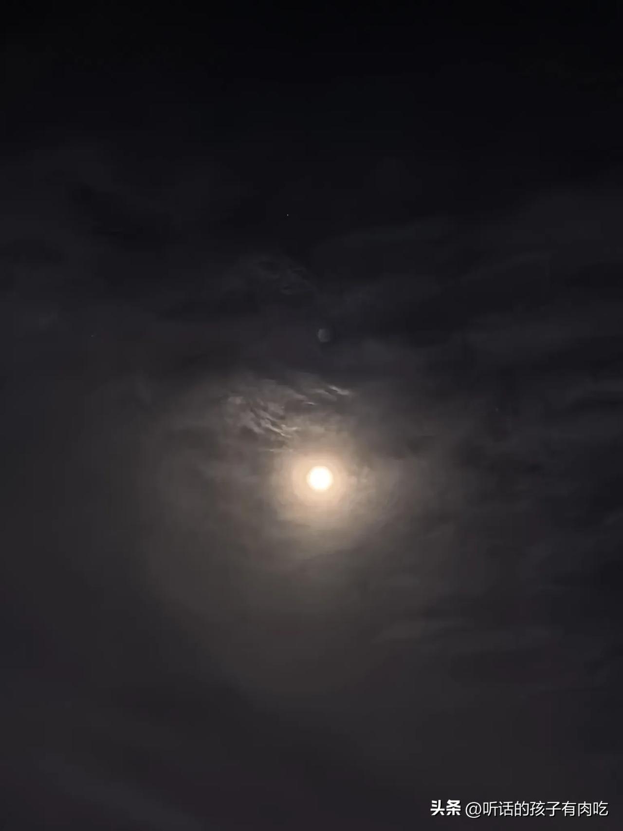 睡眠性障碍！？
习惯性的熬夜，不到点（至少要11点半后）就睡不着，这个有破解之法