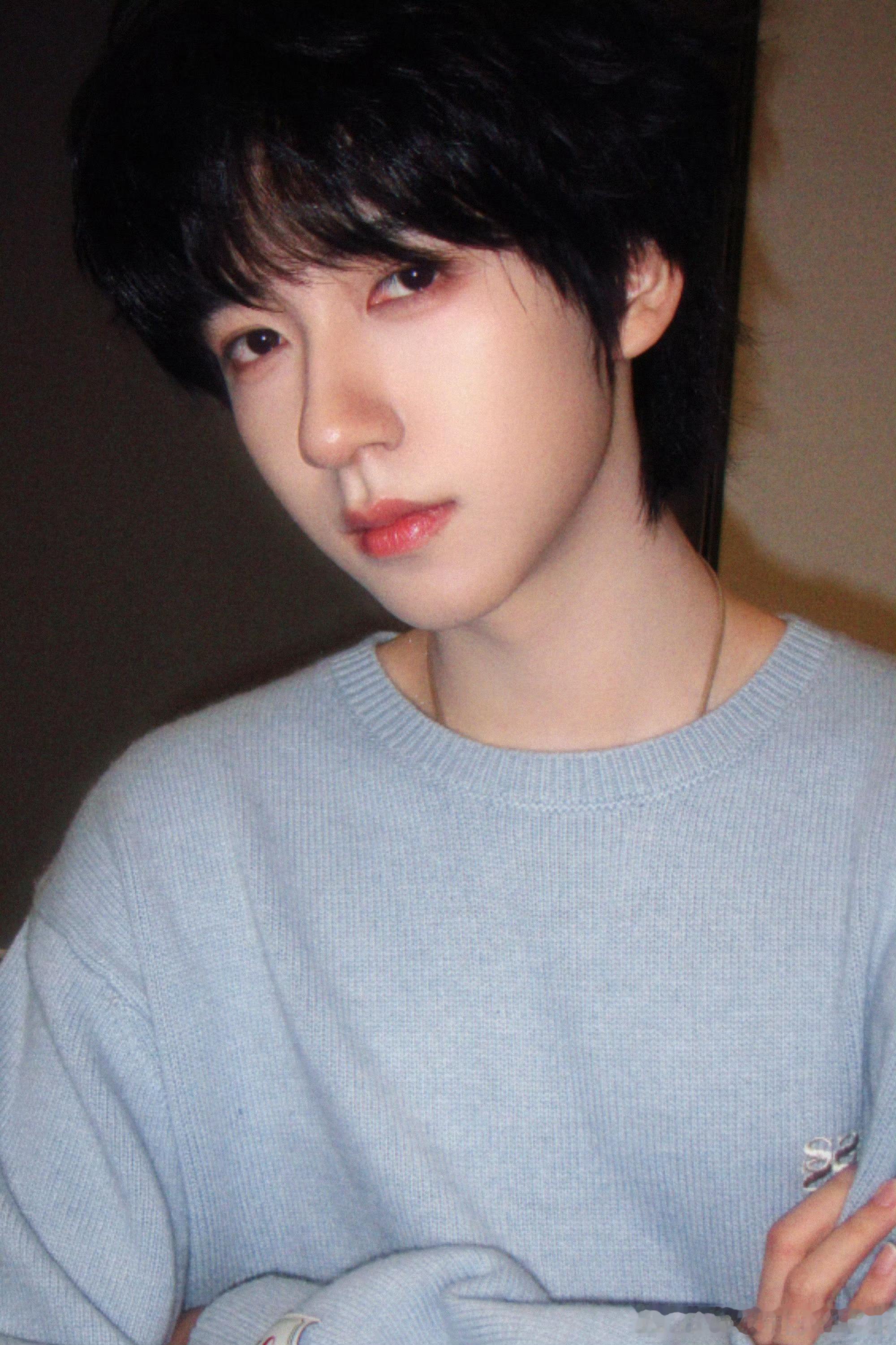 贺峻霖超话星愿池马年添个新装扮残影-时代少年团-贺峻霖[音乐]“世界上没有人会事