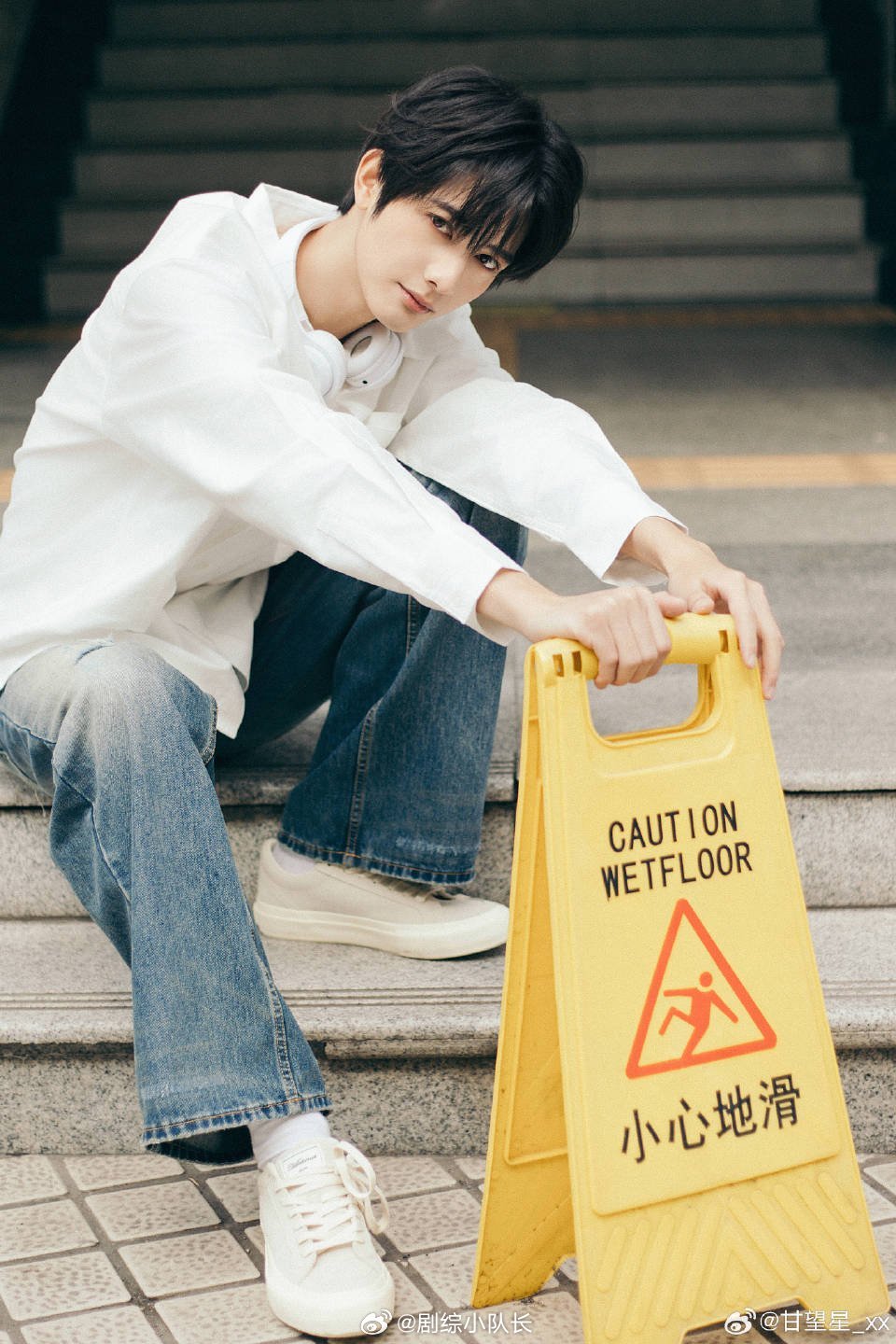 鬼屋白月光甘望星上演综了 盼了又盼终于官宣！初代鬼屋白月光杀进演综，颜值与诚意双