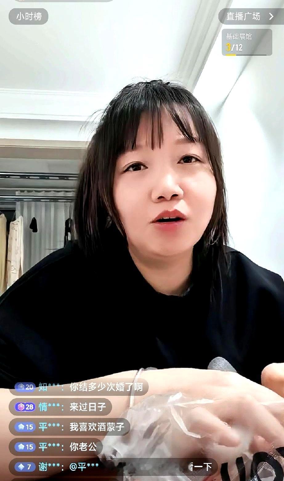 她拎着小酒在夜里兜圈时，热度还在往上窜。
木子燕把“离了就算了”的话摆在台面，一