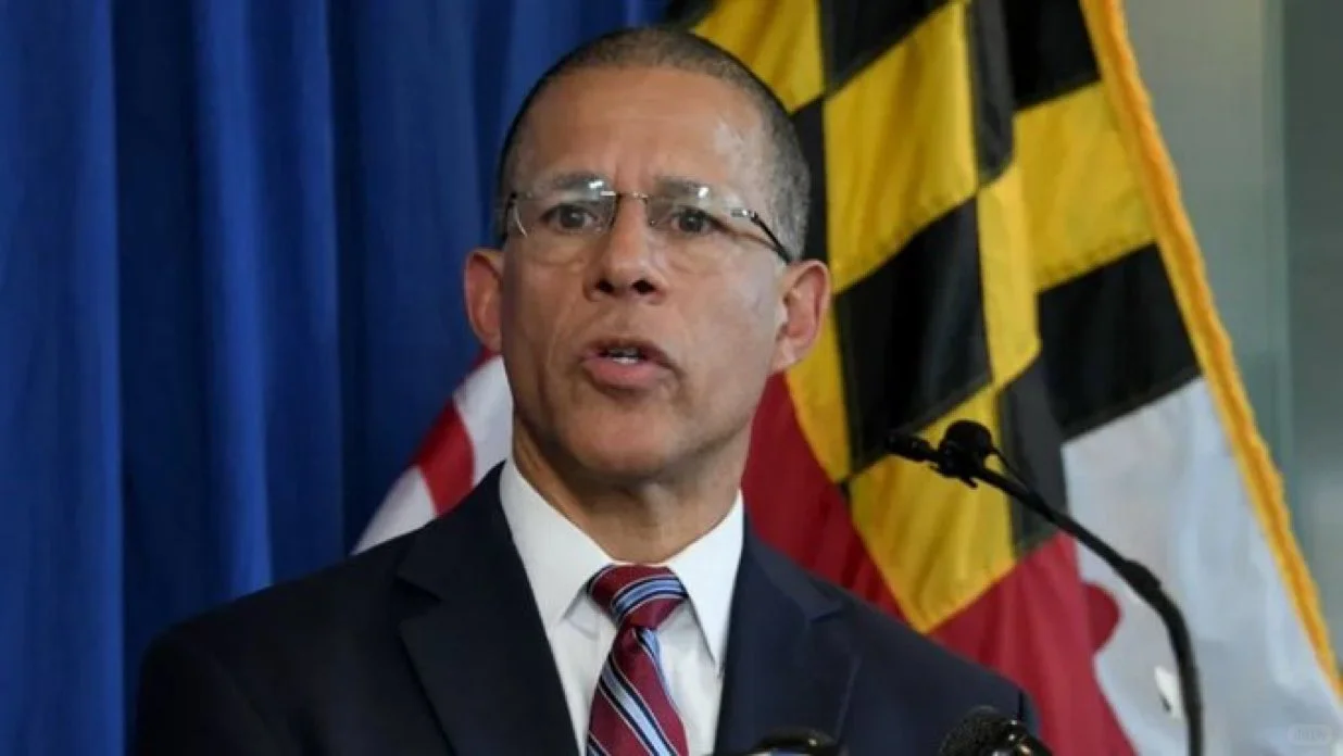 这就是川普狂热症的全新升级版。 马里兰州的民主党检察长安东尼·布朗雇佣...