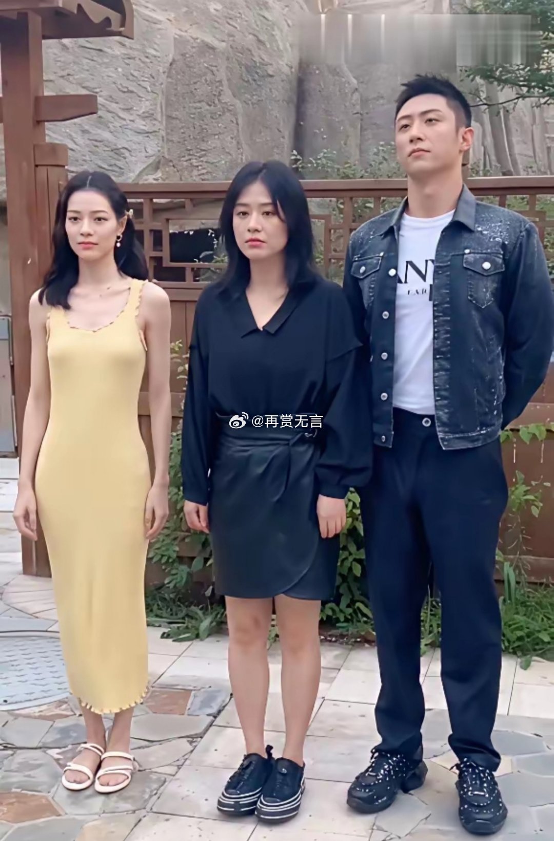 没想到钟楚曦居然这么小只，马思纯这个才是正常体型。 