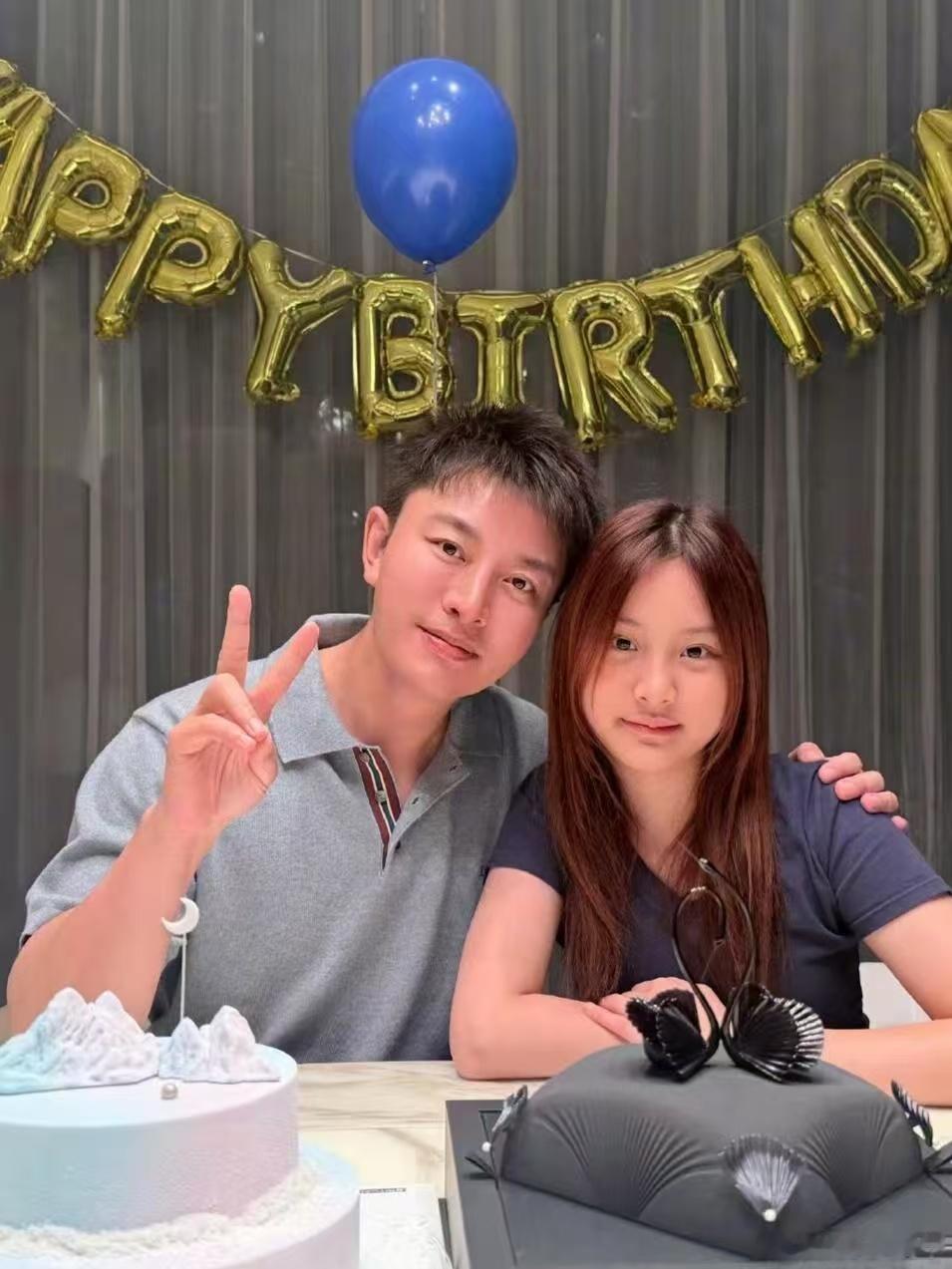贾乃亮小腹纹身贾乃亮腹部的纹身网络上不少博主刻意掐头去尾科普，隐瞒纹身存在的时间