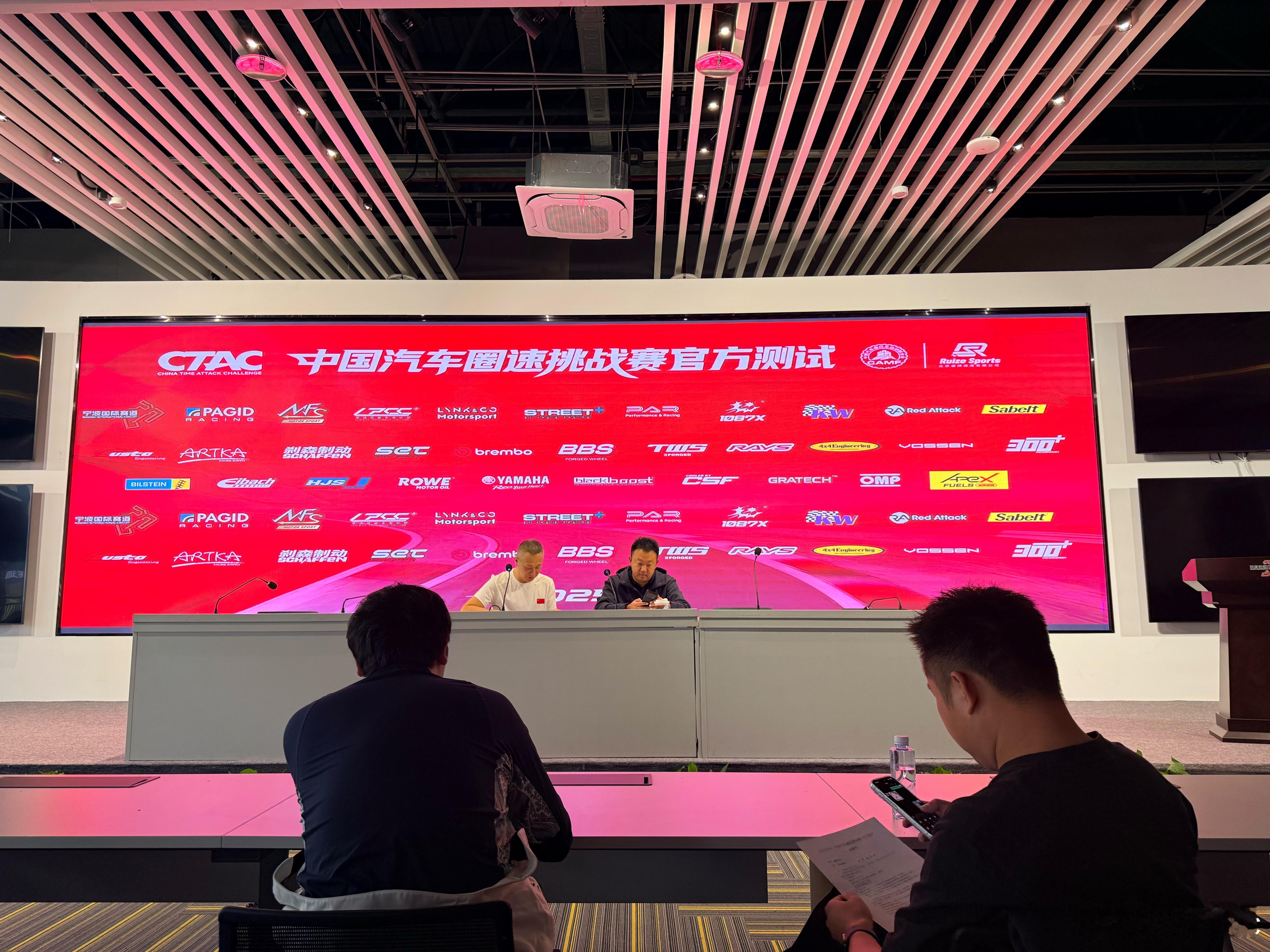 我以为领克03跑赛道就是意思意思，毕竟这些年赛道试驾活动都太慢了，意思意思其实没