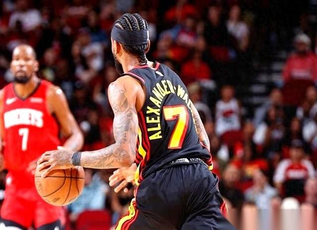 火箭队主教练乌度卡，有个让人看不懂的怪癖。
手感火热的球员，赢了球，下一场立马给